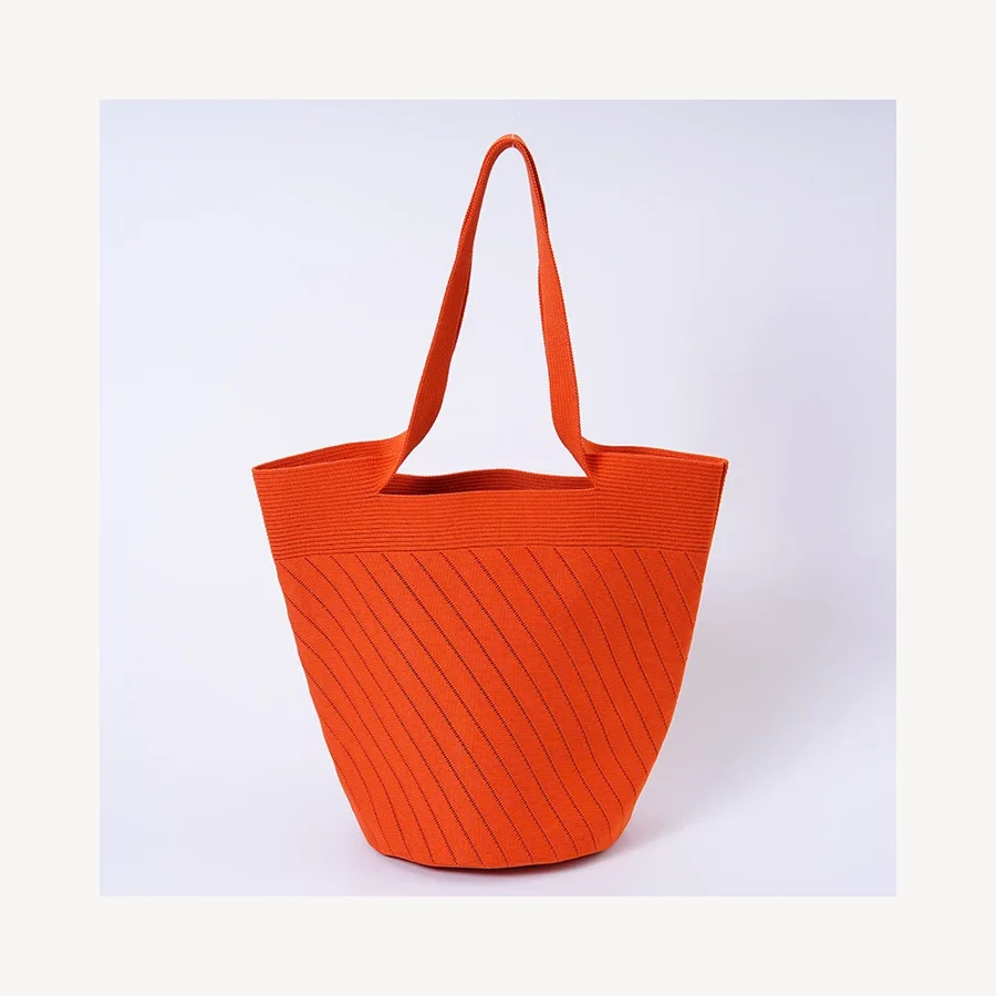 Textured everyday tote