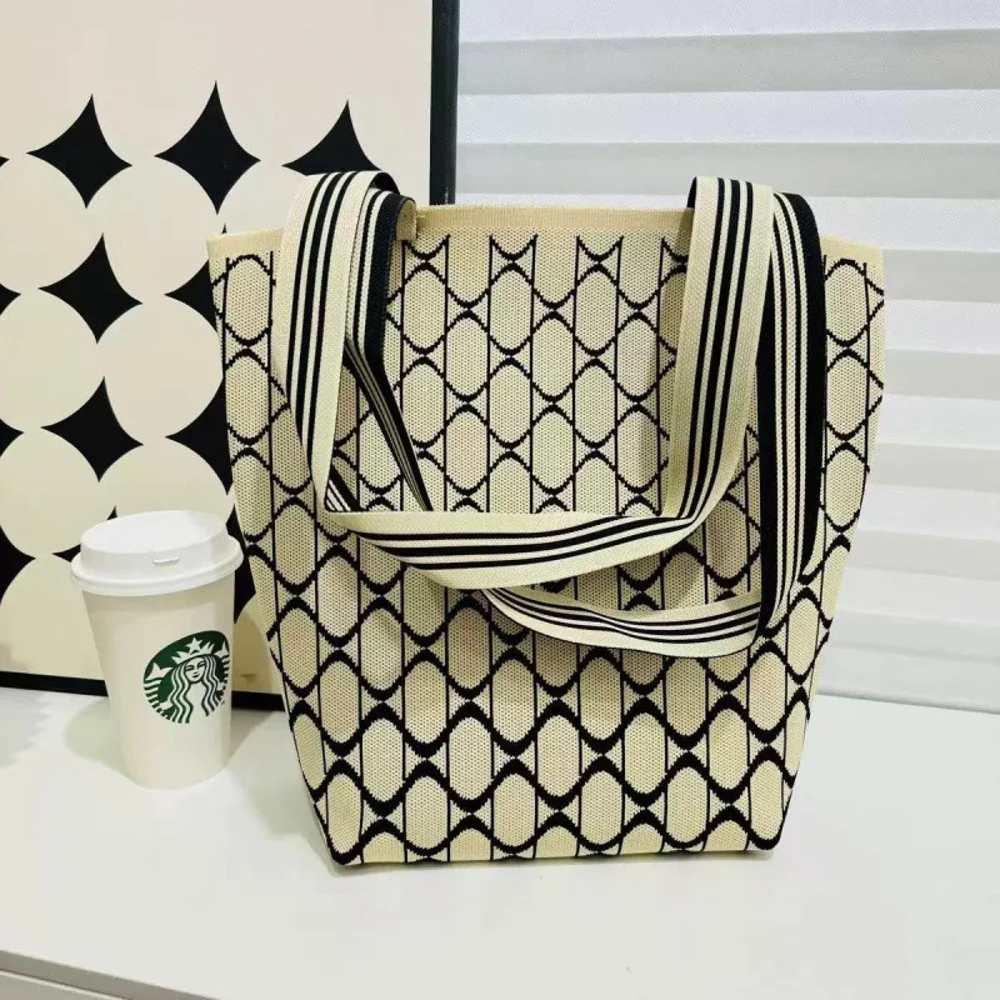 Graphic Knitted Shoulder Totes — Wave — Cream