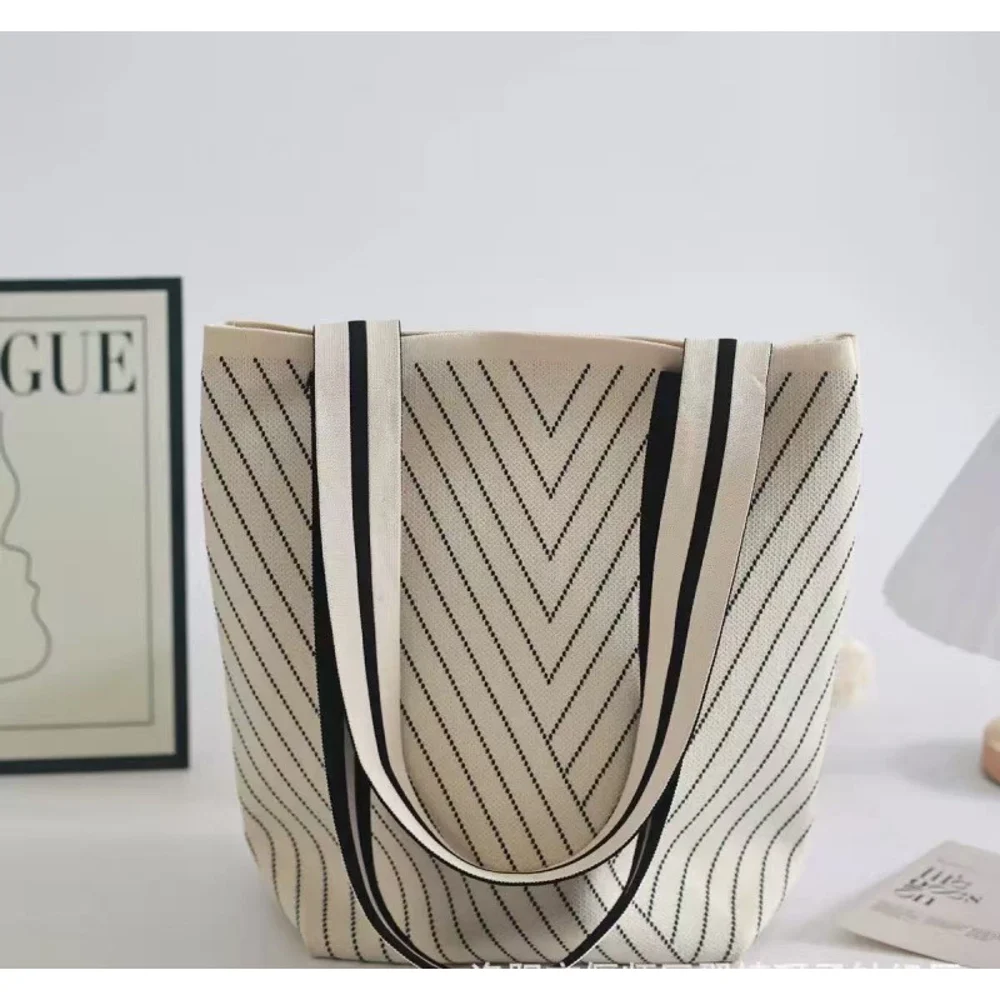 Graphic Knitted Shoulder Totes — Chevron — Cream