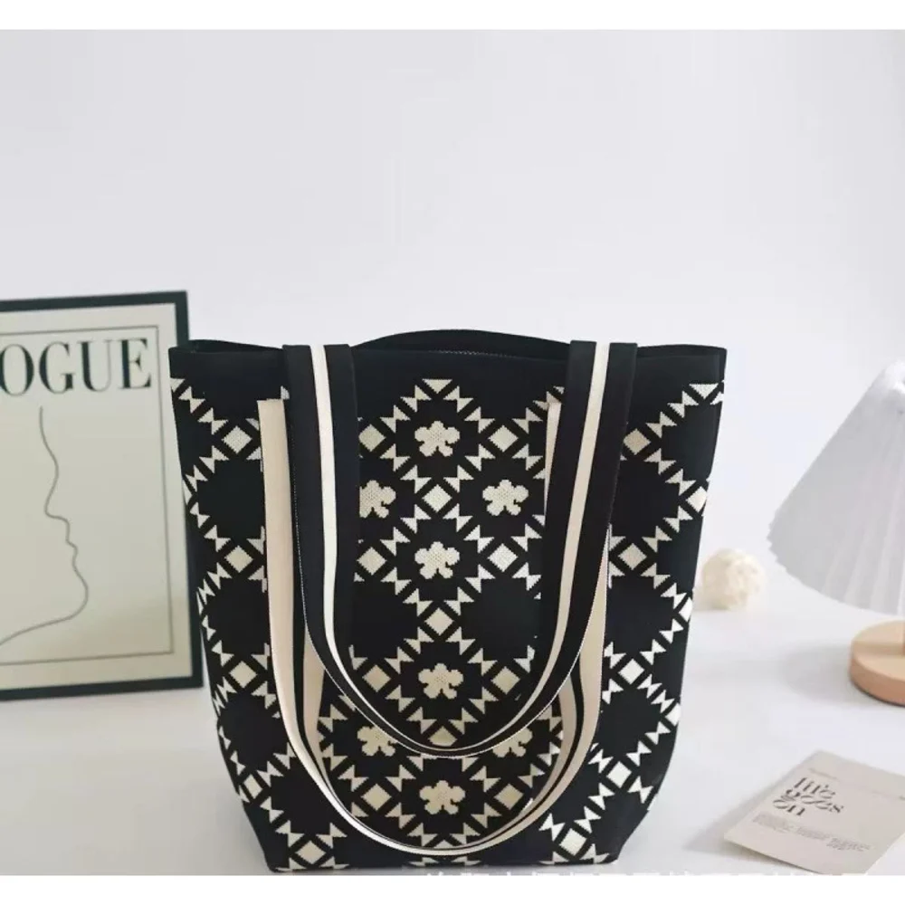 Graphic Knitted Shoulder Totes — Diamond — Black