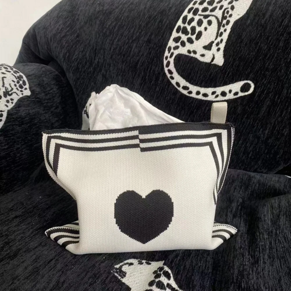 Knitted Tissue Holders — Heart — Black / White